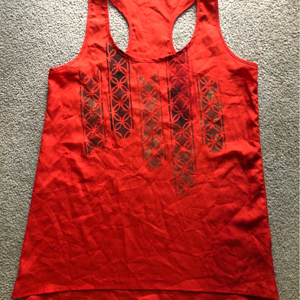 Silky red printed tank, geometric designs. Size S-M. Flattering. Comfortable.